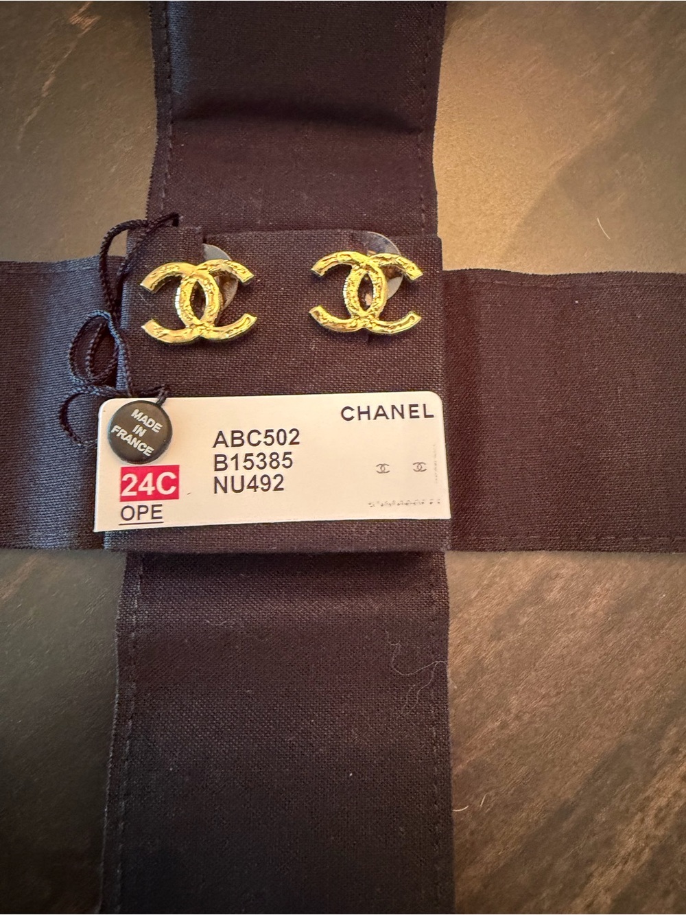 CHANEL Gold CC earrings. - Picture 3 of 4